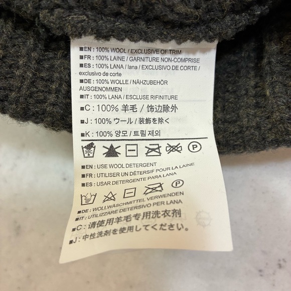 Arc'teryx Wool Chunky Knit Beanie Hat - Picture 5 of 6